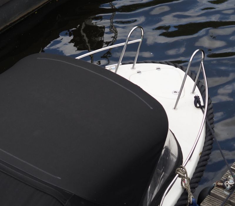 unser Boot mit angehobenem Dach