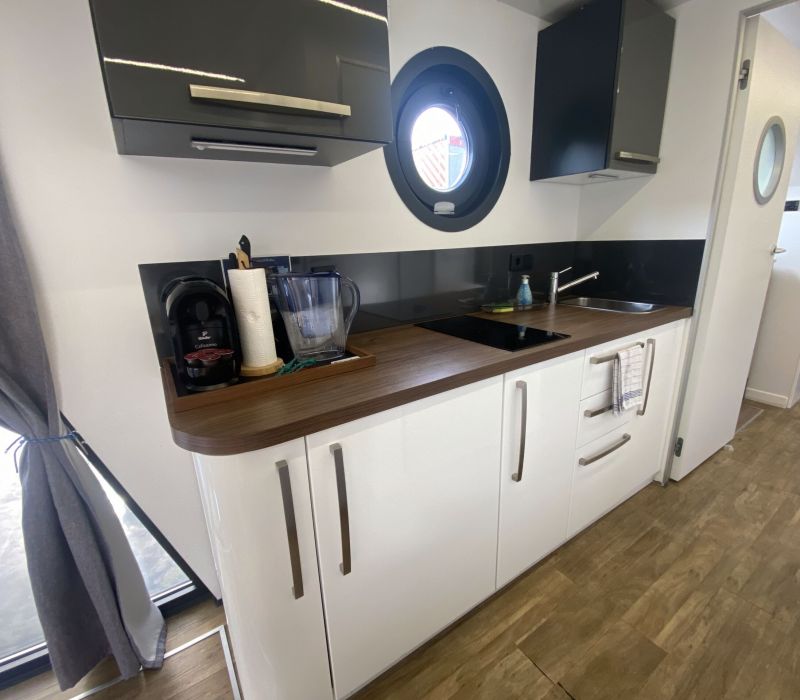 Funktionales Küche in unserem Hausboot