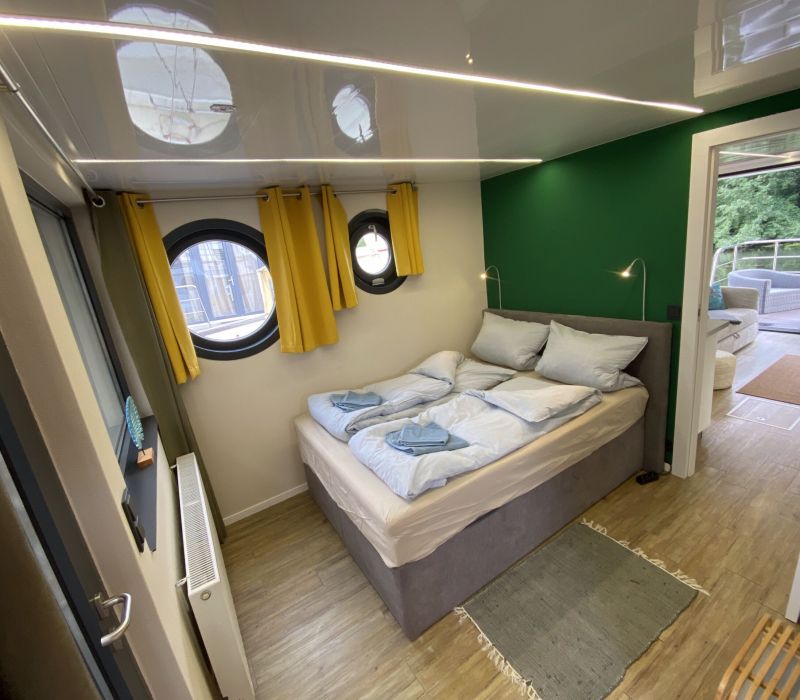 geräumiges und ruhiges Schlafzimmer auf dem Wasser in Econ Marine